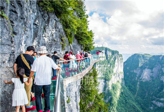 各地的旅游景點(diǎn),玻璃棧道到底安全嗎？