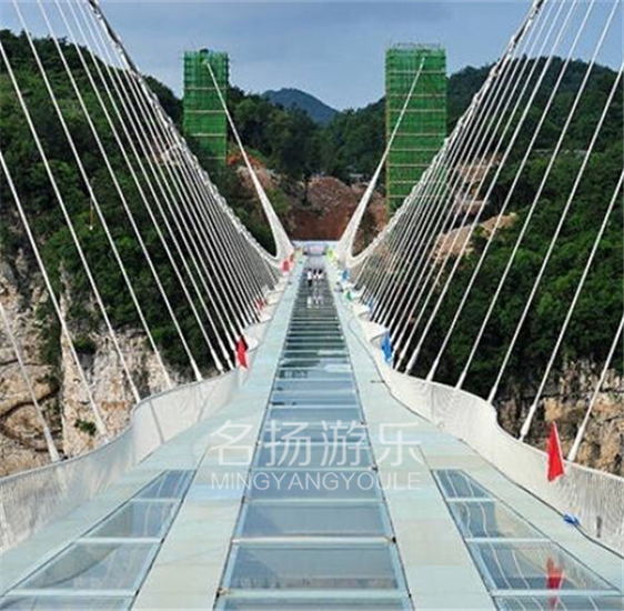 玻璃吊橋的施工步驟是什么？